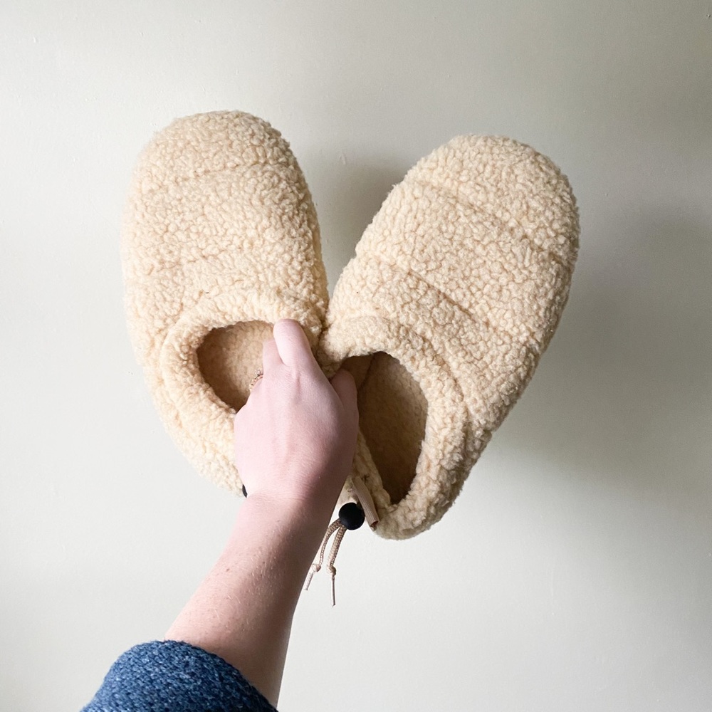 Sherpa Slipper size small